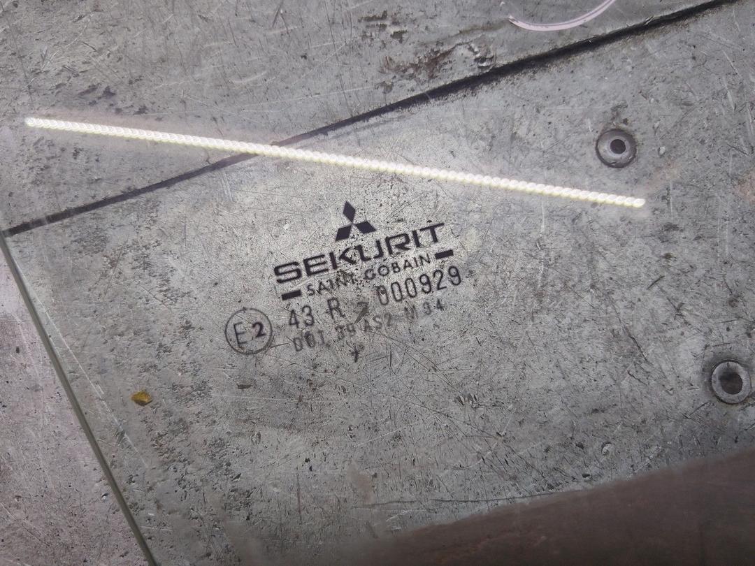 Стекло двери передней правой Z7OXLZ Mitsubishi Carisma купить