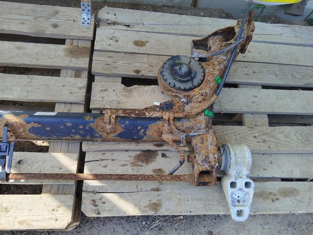 Балка подвески задняя DWYVBW Volkswagen Passat undefined