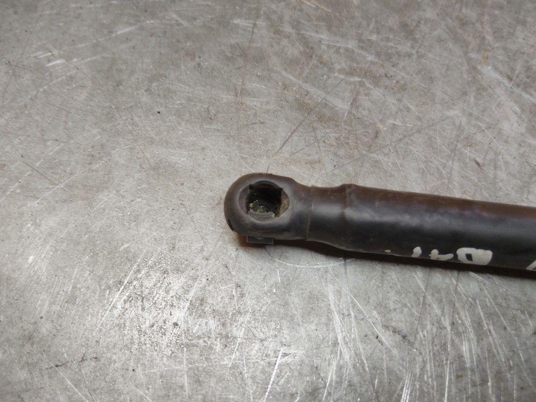 Амортизатор стекла багажника B3Y03J Fiat Stilo купить с доставкой