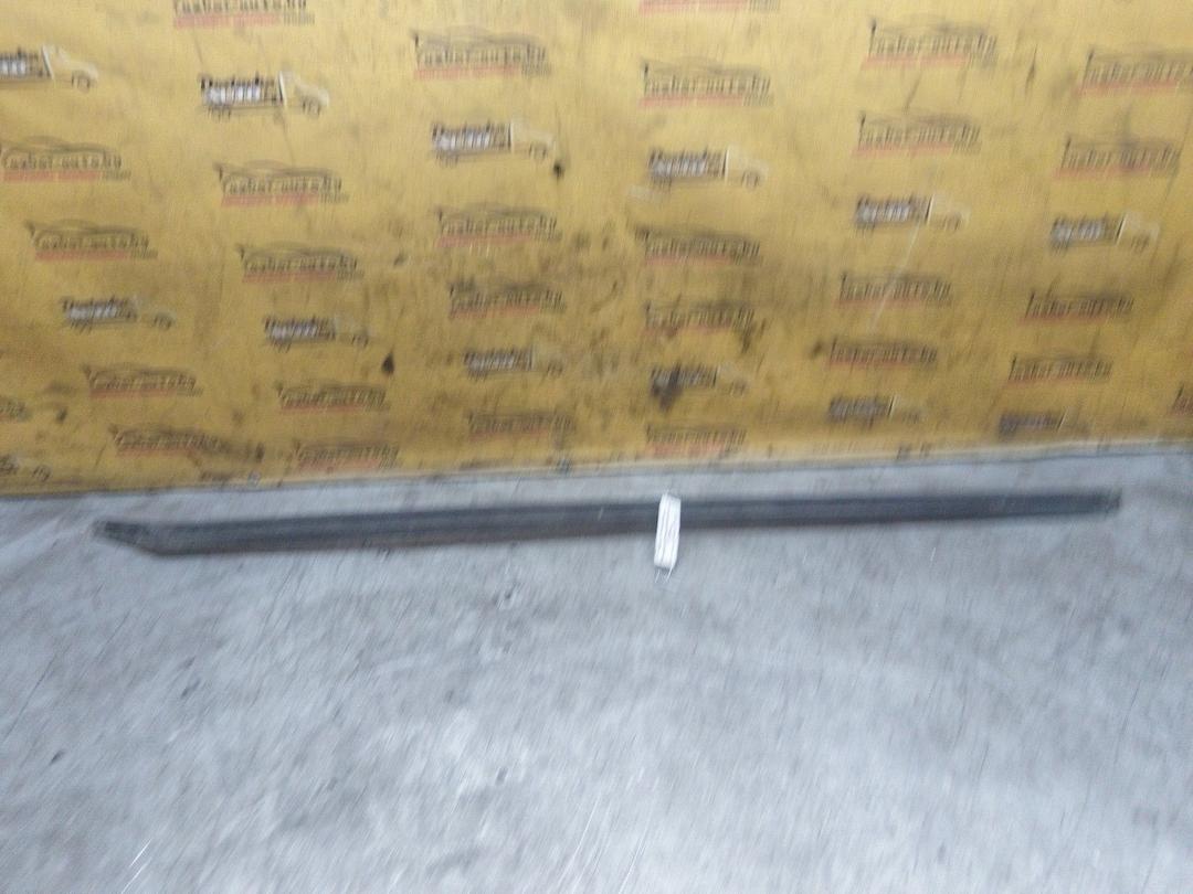 Молдинг стекла двери передней правой наружный BJPY6W Volkswagen Sharan купить в магазине запчастей бу