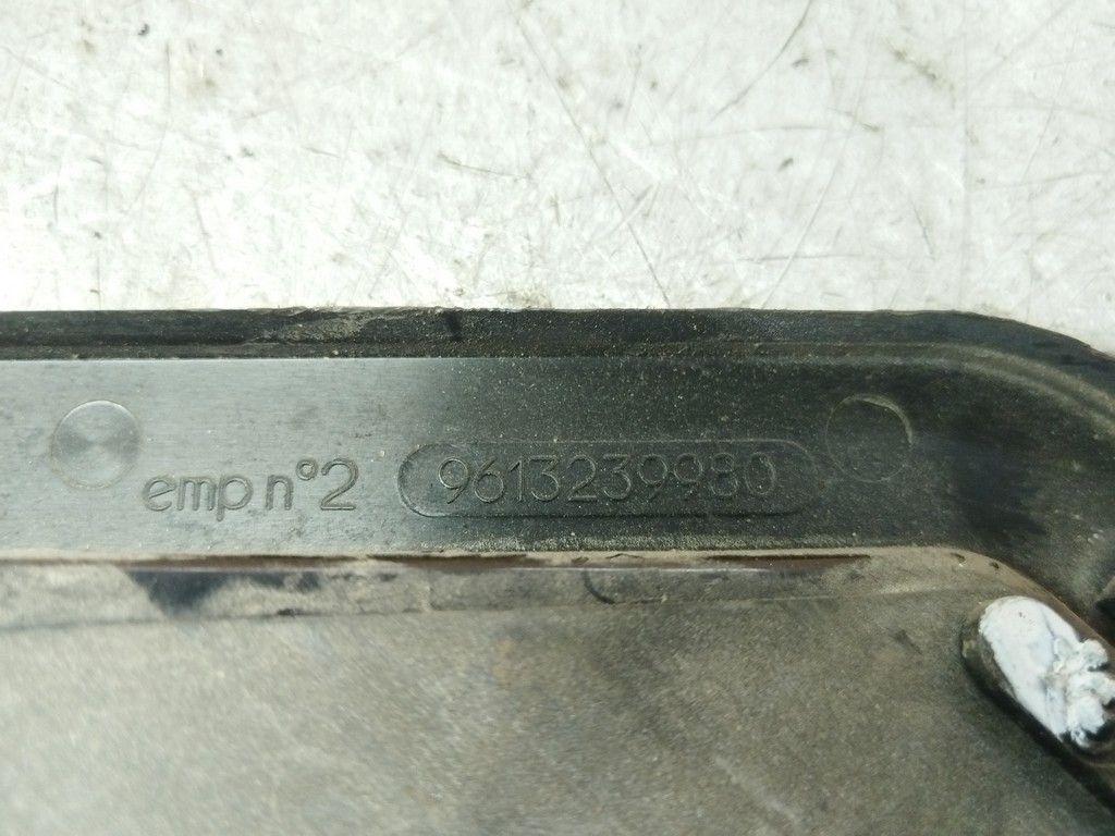 Решетка вентиляции кузова 9ZHXDD Citroen Xantia купить на авторазборке