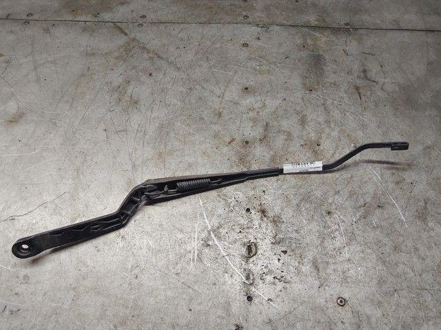 Щеткодержатель (поводок стеклоочистителя, дворник) U1W750 Rover 200