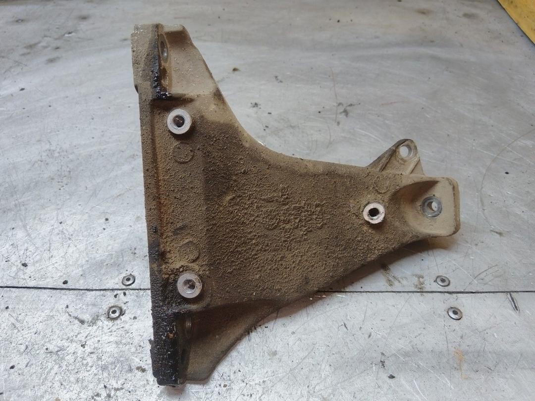 Кронштейн двигателя 3JUB31 Audi A4 купить с доставкой