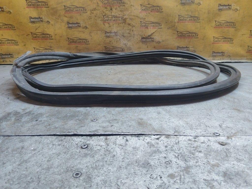 Уплотнитель багажника VY9AEE Toyota Corolla Verso - Фото 2