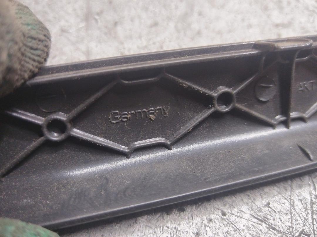 Пластик салазок сиденья P5OF97 Volkswagen Passat купить с доставкой