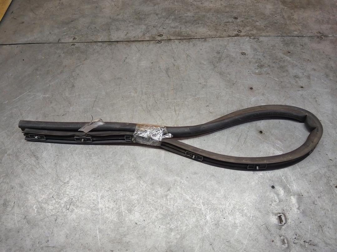 Уплотнитель капота MZZFV5 BMW X5 E53 - Фото 1