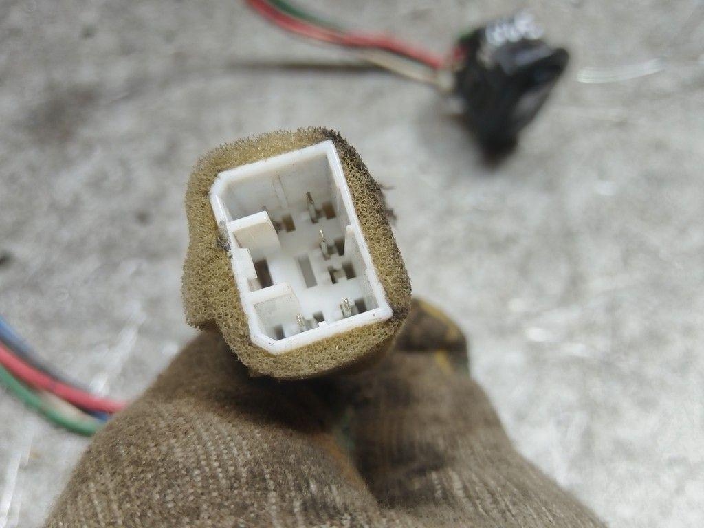 Кнопка стеклоподъемника заднего левого 99AC9J Mazda Xedos 6 - Фото 3