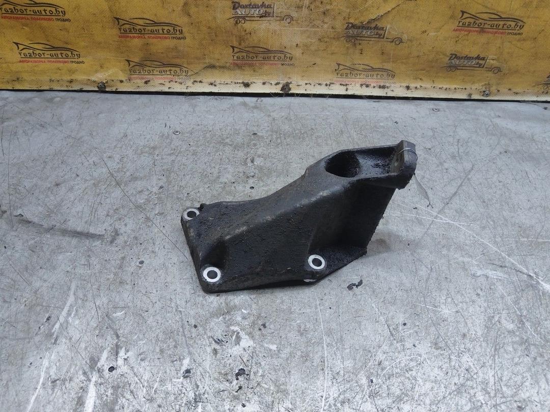 Кронштейн двигателя V697IJ Volkswagen Passat - Фото 1