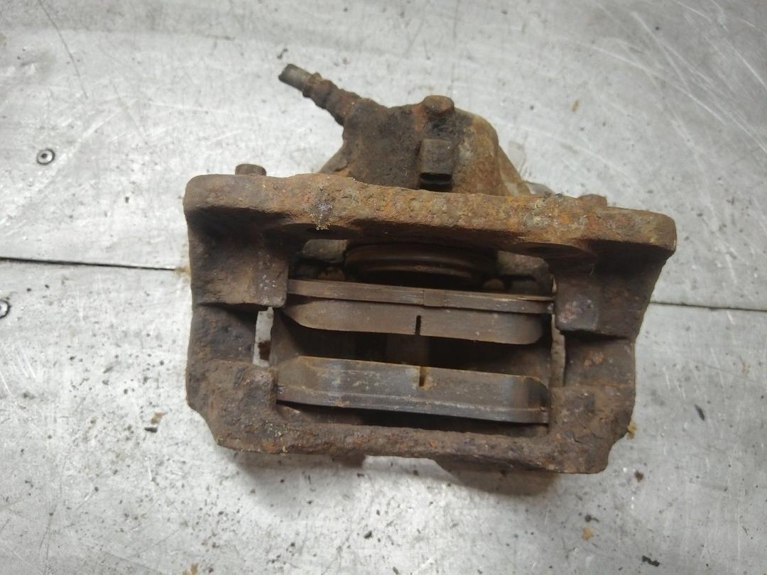 Суппорт передний левый GMTXQ1 Peugeot 306 купить на авторазборке