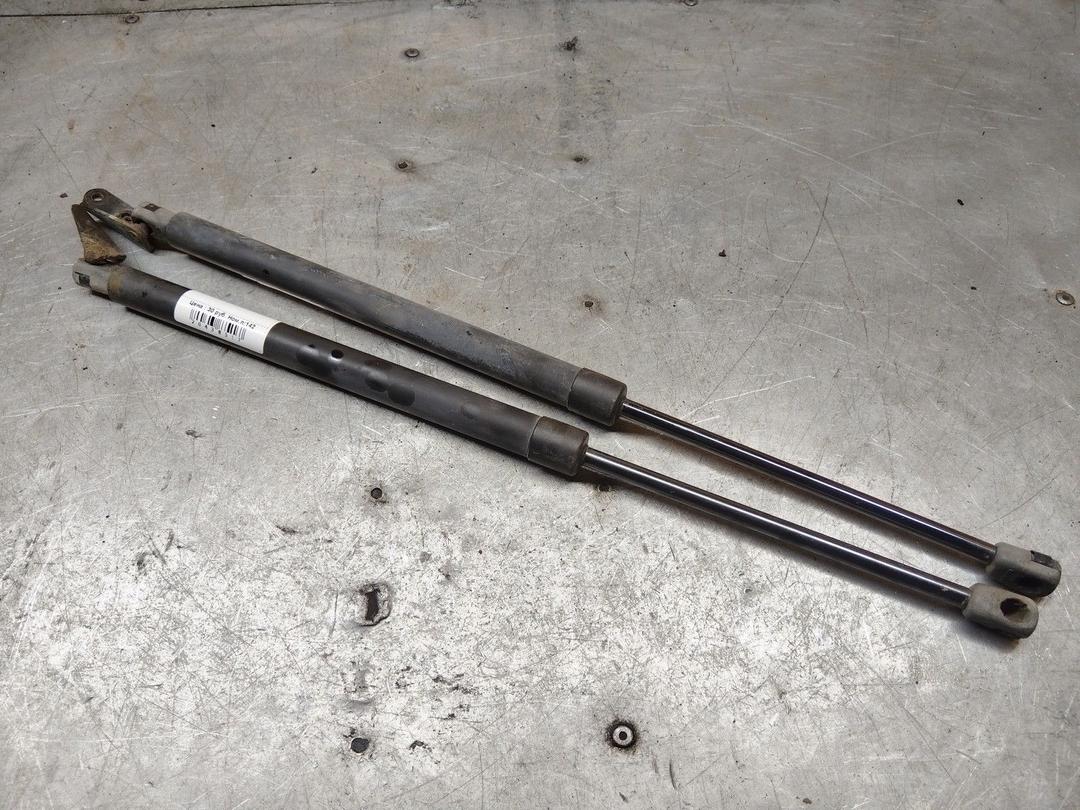 Амортизатор крышки багажника (3-5 двери) L0X6H2 Mazda 6 - Фото 1