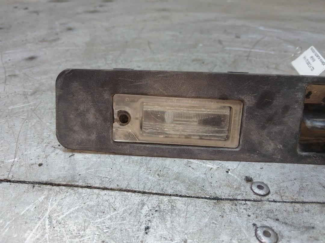 Накладка подсветки номера HR1H1W Volvo V70 купить в магазине запчастей бу