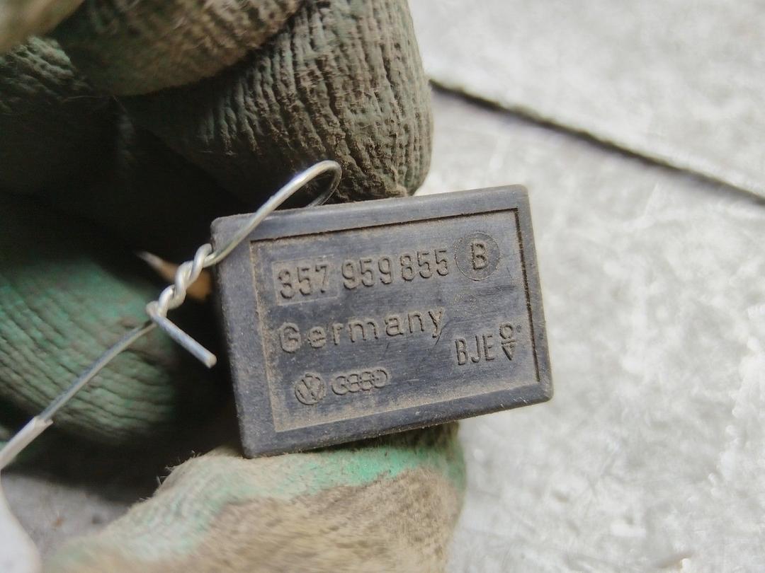 Кнопка открывания люка UQYX5H Volkswagen Passat купить в магазине запчастей бу