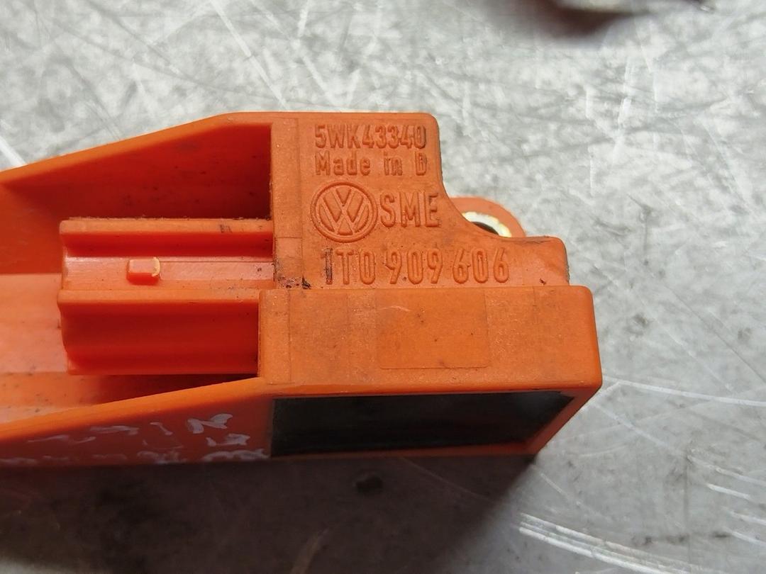 Датчик удара 782UMZ Volkswagen Touran купить с доставкой. Огромный выбор запчастей и марок авто. У нас есть практически все.