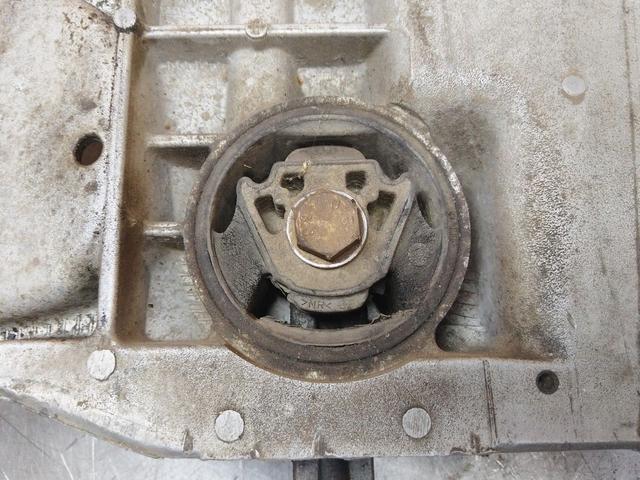 Балка подвески передняя (подрамник) YU60E9 Volkswagen Caddy купить