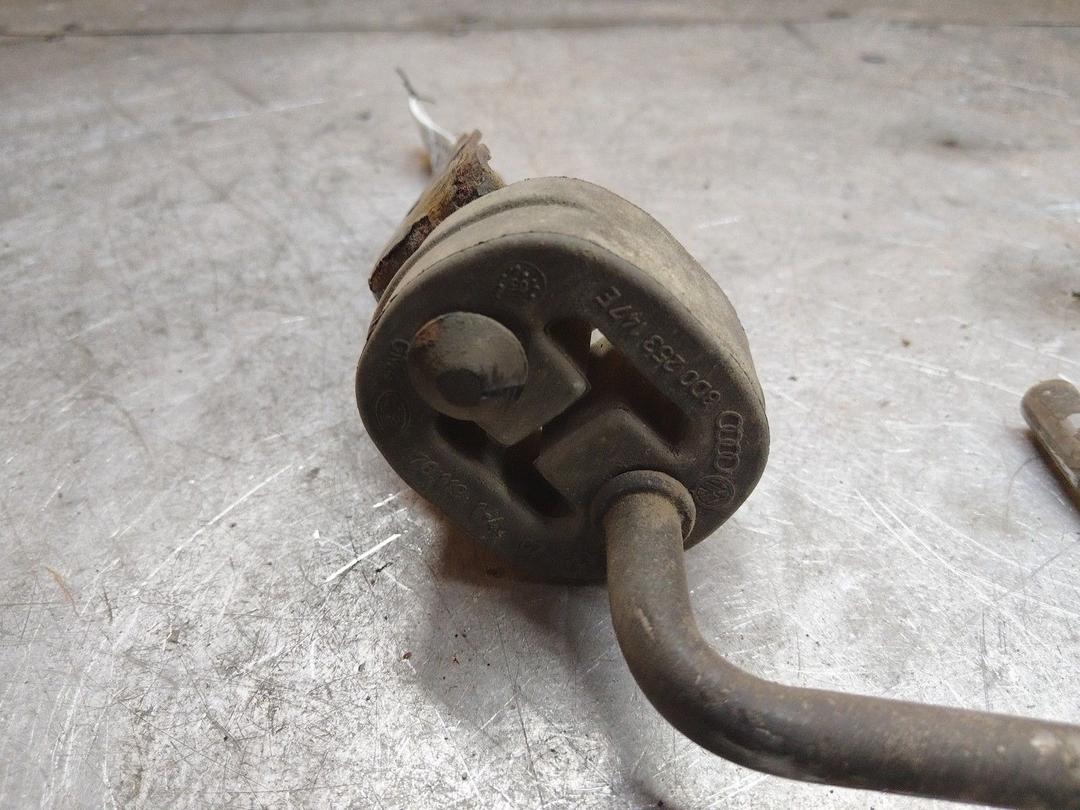 Кронштейн глушителя QMBXS1 Volkswagen Passat купить в магазине запчастей бу