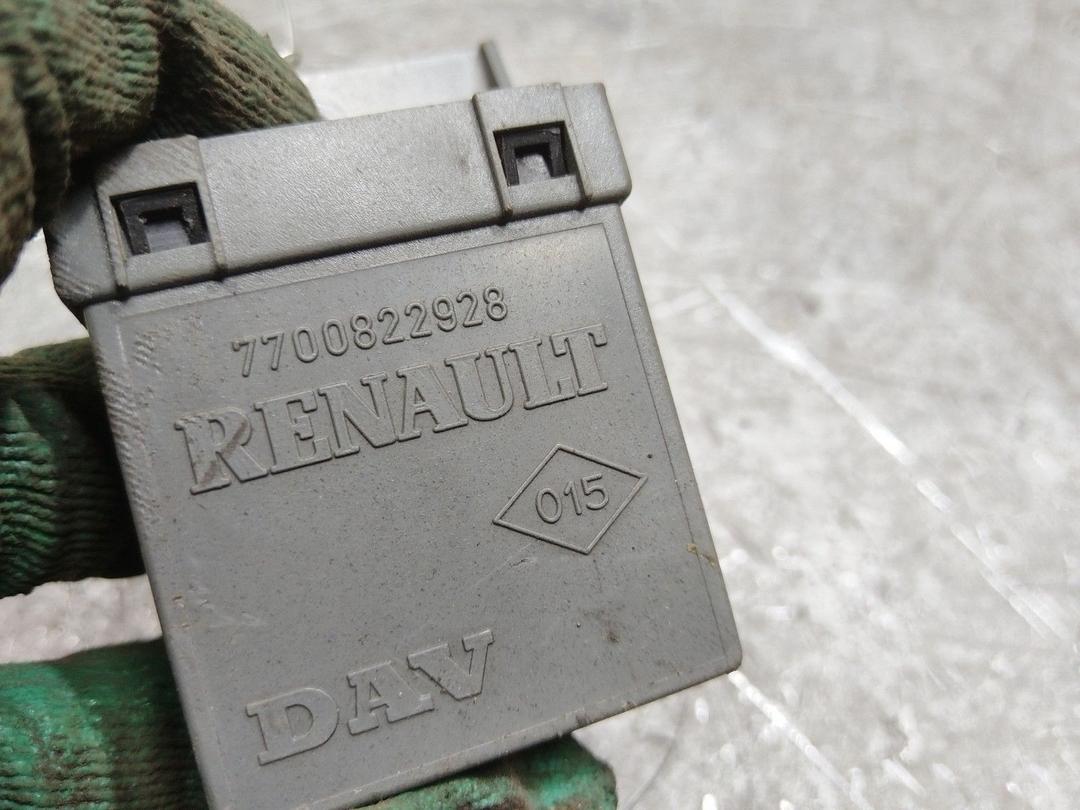 Блок управления стеклоподъемниками EO5VZ5 Renault Laguna купить