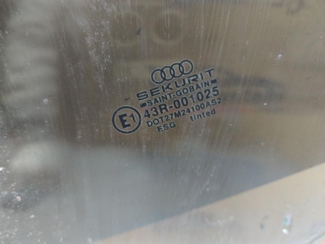Стекло двери задней правой 5OH618 Audi 100 купить