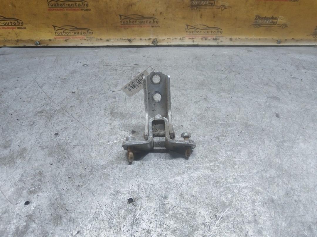 Петля двери задней правой ZCKE65 Mitsubishi Grandis купить в магазине запчастей бу