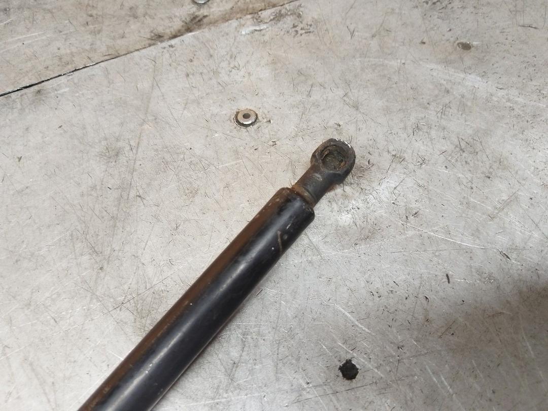 Амортизатор капота 3DU1HM Volvo V40 купить с доставкой