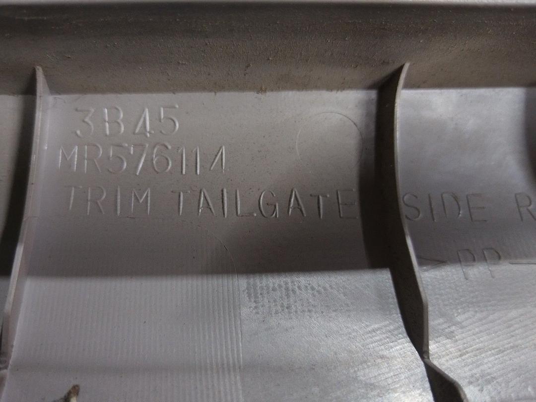 Обшивка крышки багажника A0A030 Mitsubishi Grandis купить на авторазборке