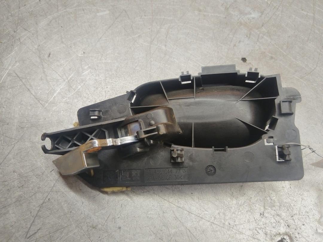 Ручка внутренняя задняя правая NMQ77S Peugeot 307 - Фото 2