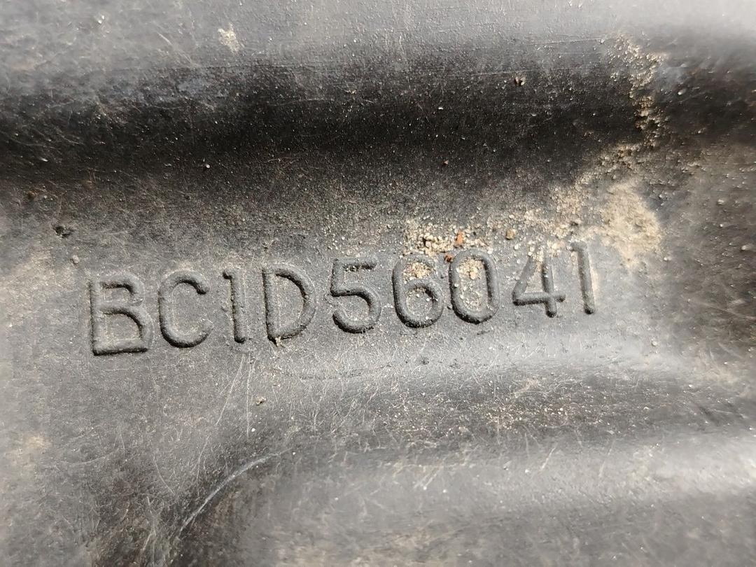 Полка аккумулятора R7UDJJ Mazda 323 - Фото 4