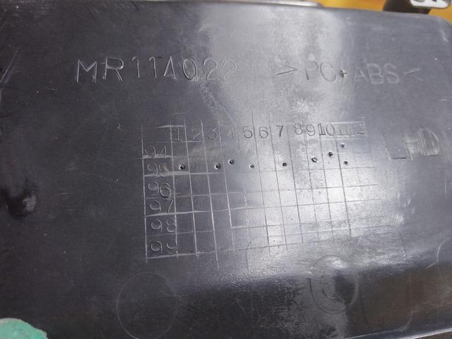 Консоль салона (кулисная часть) I79UO5 Mitsubishi Carisma undefined