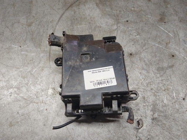 Блок предохранителей 04112U Mazda 626