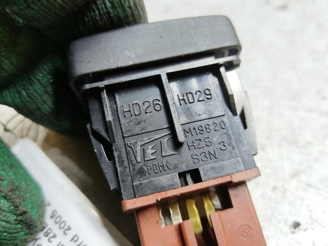 Кнопка антипробуксовочной системы 28BNG0 Honda Accord купить в магазине запчастей бу