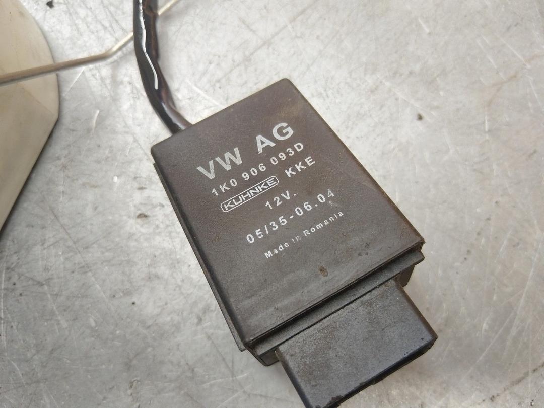 Колба в бак TKRS7W Volkswagen Passat купить на авторазборке