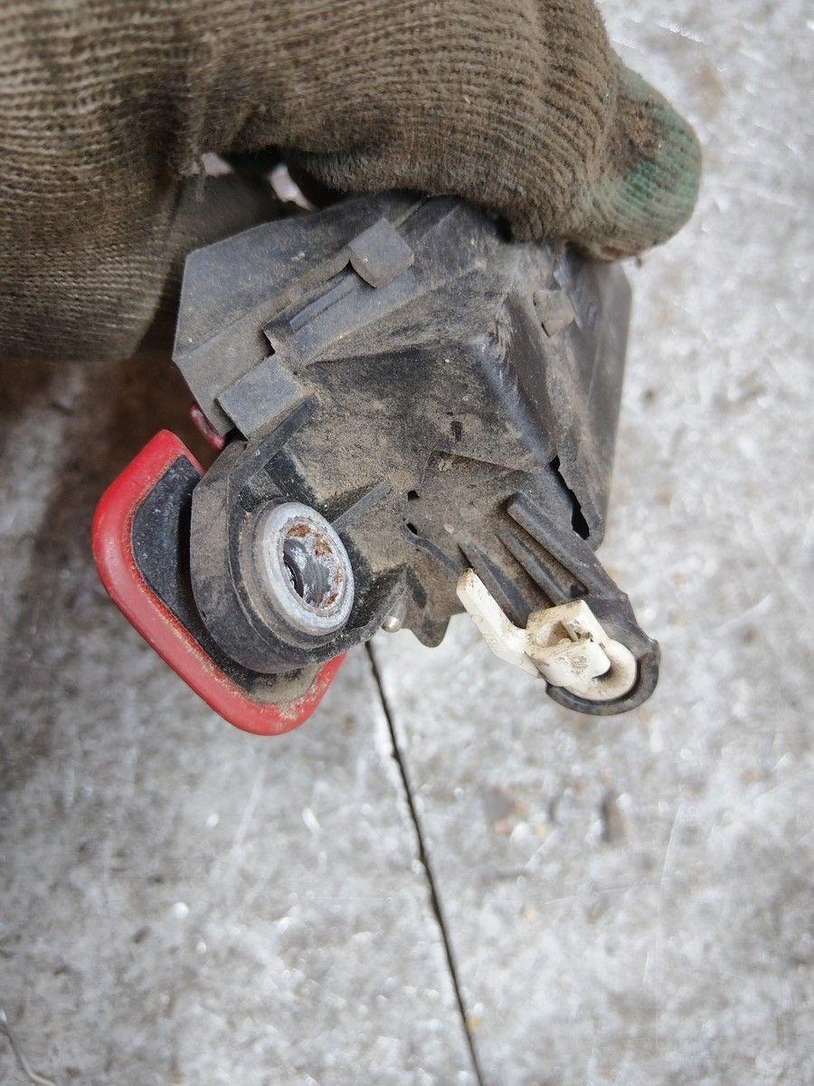 Ручка наружная задняя правая 6A9KNJ Audi A4 купить в магазине запчастей бу