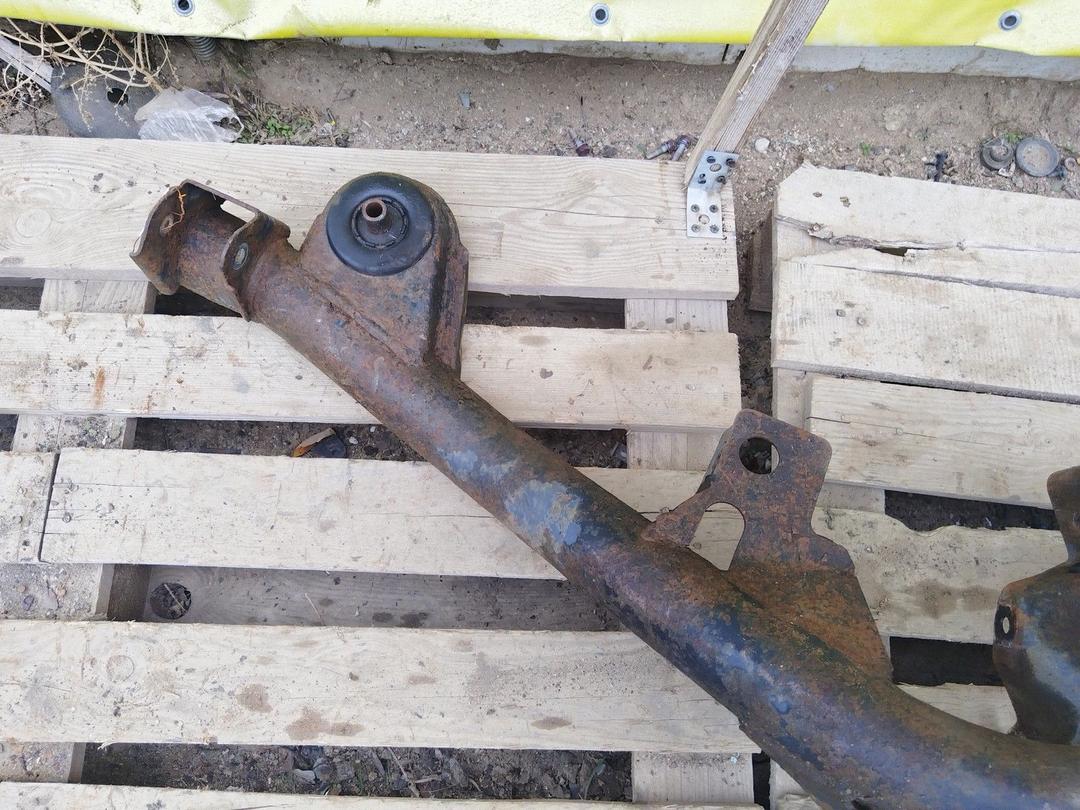 Балка подвески задняя Y9KP14 Ford Sierra купить на авторазборке