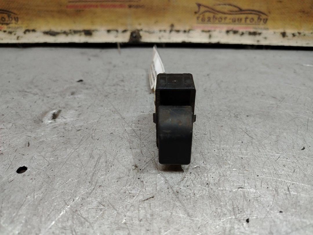 Кнопка стеклоподъемника переднего правого T2K67C Nissan Primera - Фото 1