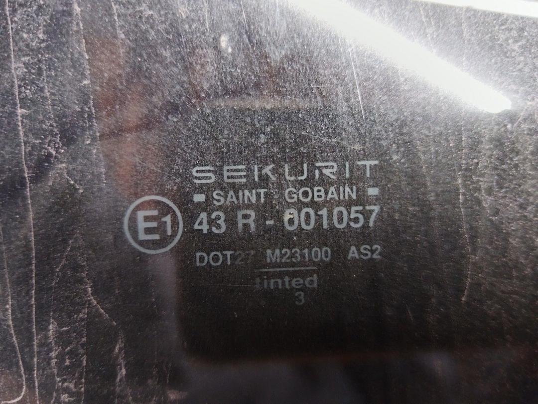 Стекло двери передней левой OKUK1T Ford Escort купить