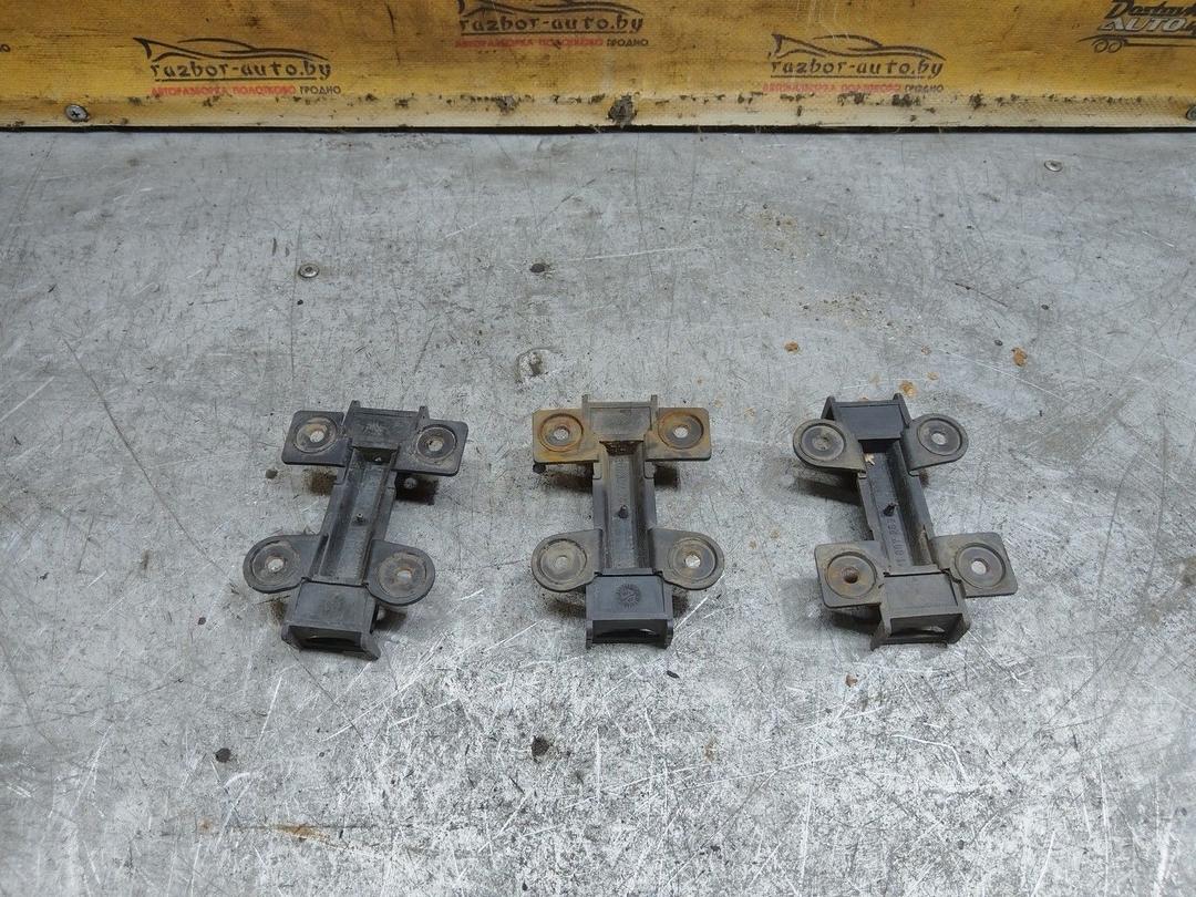 Кронштейн крепления бампера 0M88I1 Audi 100 купить