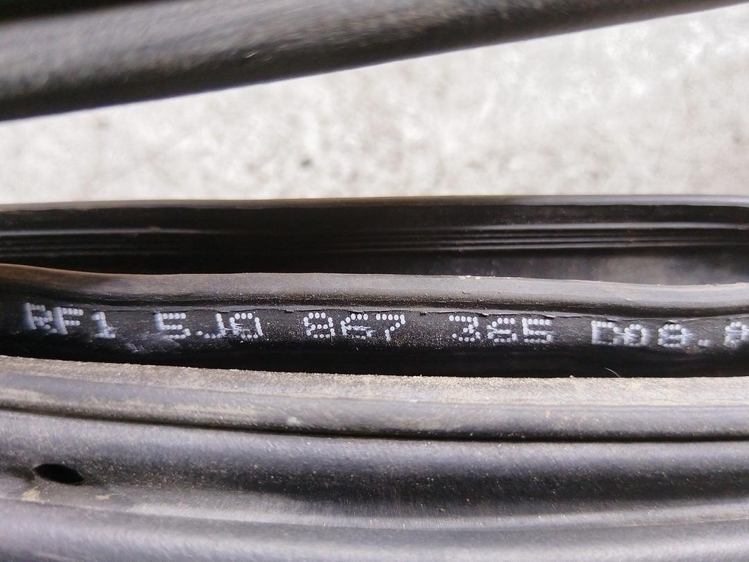 Уплотнитель двери передней правой ONSF5H Skoda Fabia купить на авторазборке