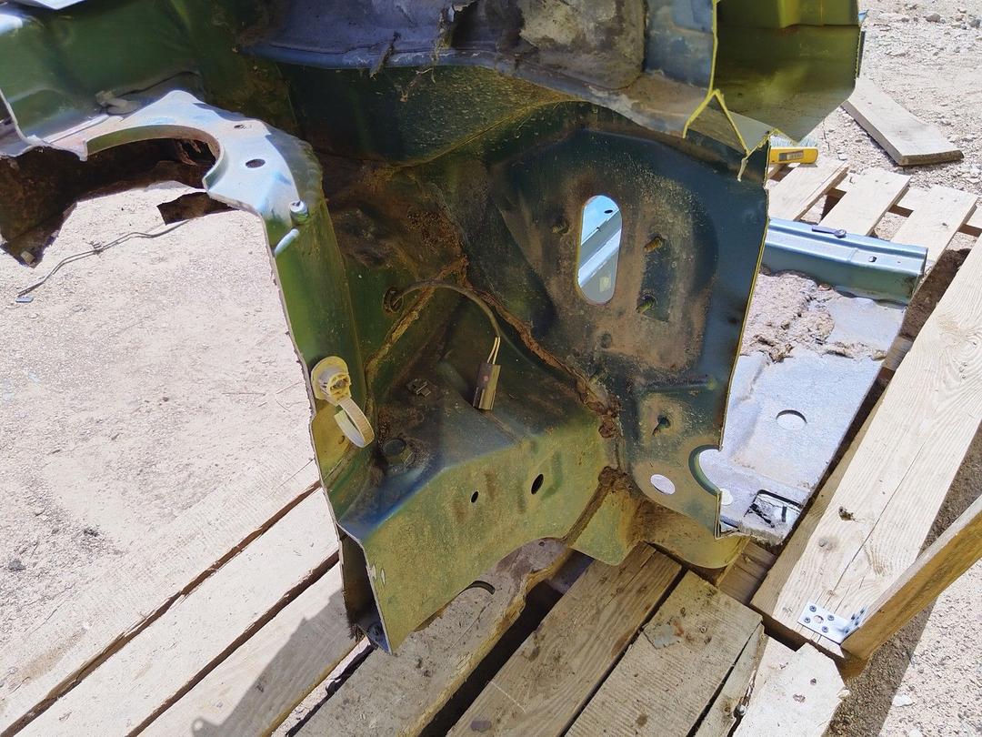 Стойка кузовная передняя правая D646OL Mazda Premacy undefined