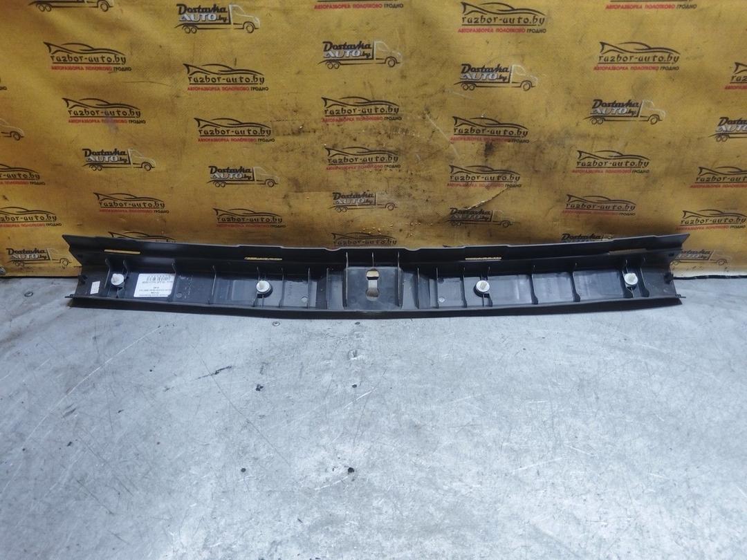 Накладка замка багажника 7Z1C69 Toyota Corolla Verso - Фото 4