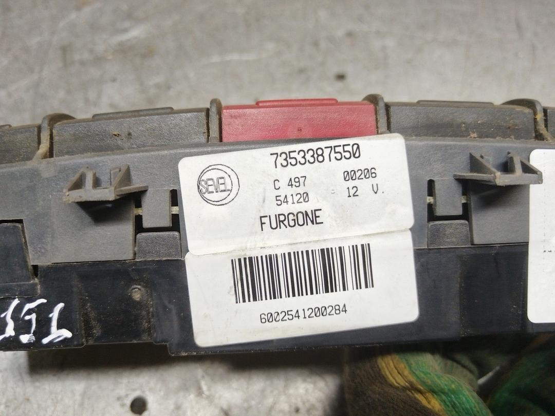 Кнопка аварийной сигнализации PLT5LL Citroen Jumper купить в магазине запчастей бу