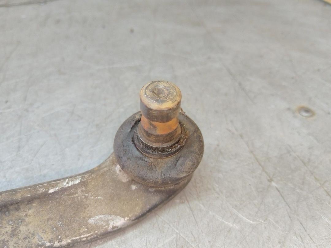 Рычаг передний правый KZ8WJ8 Volkswagen Passat купить