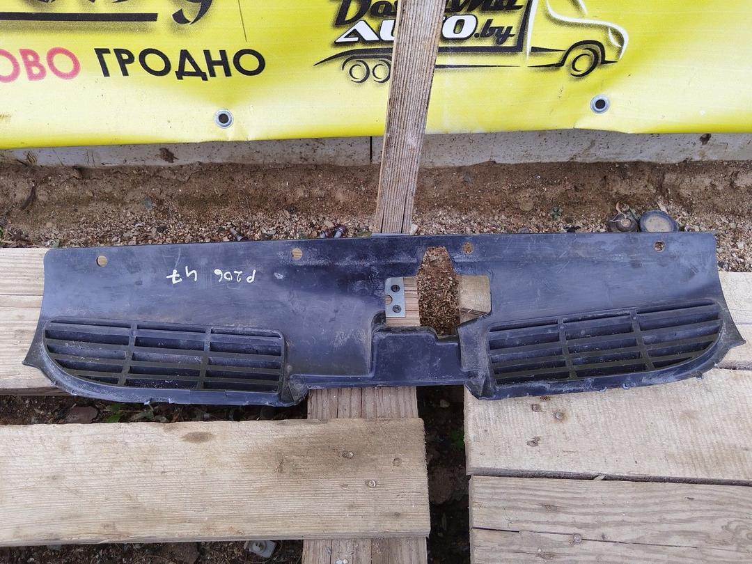 Решетка радиатора SCHLMG Peugeot 206 купить