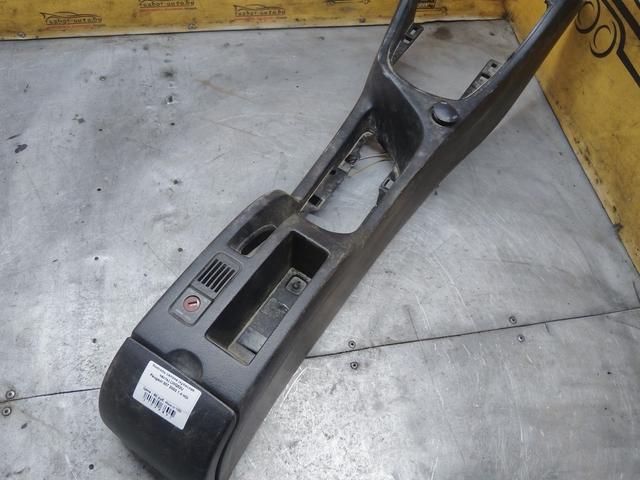 Консоль салона (кулисная часть) LWQ82U Peugeot 307 купить с доставкой