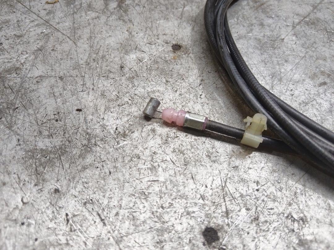 Трос открывания лючка топливного бака IH8H2N Mitsubishi Grandis купить в магазине запчастей бу