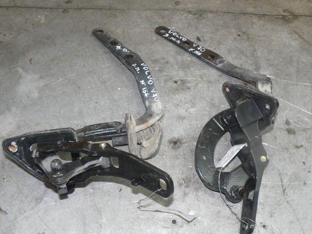 Петля крышки багажника 4HYQNE Volvo V70 - Фото 1