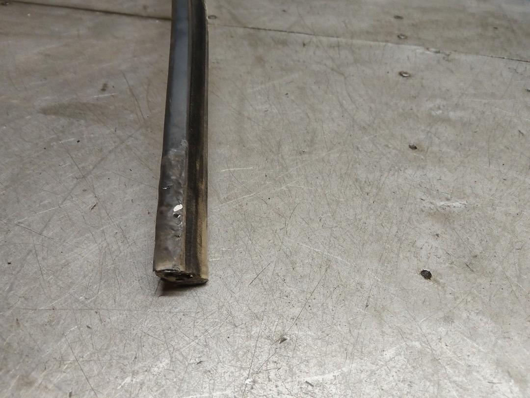 Молдинг стекла двери передней правой наружный E17721 Volkswagen Sharan купить с доставкой