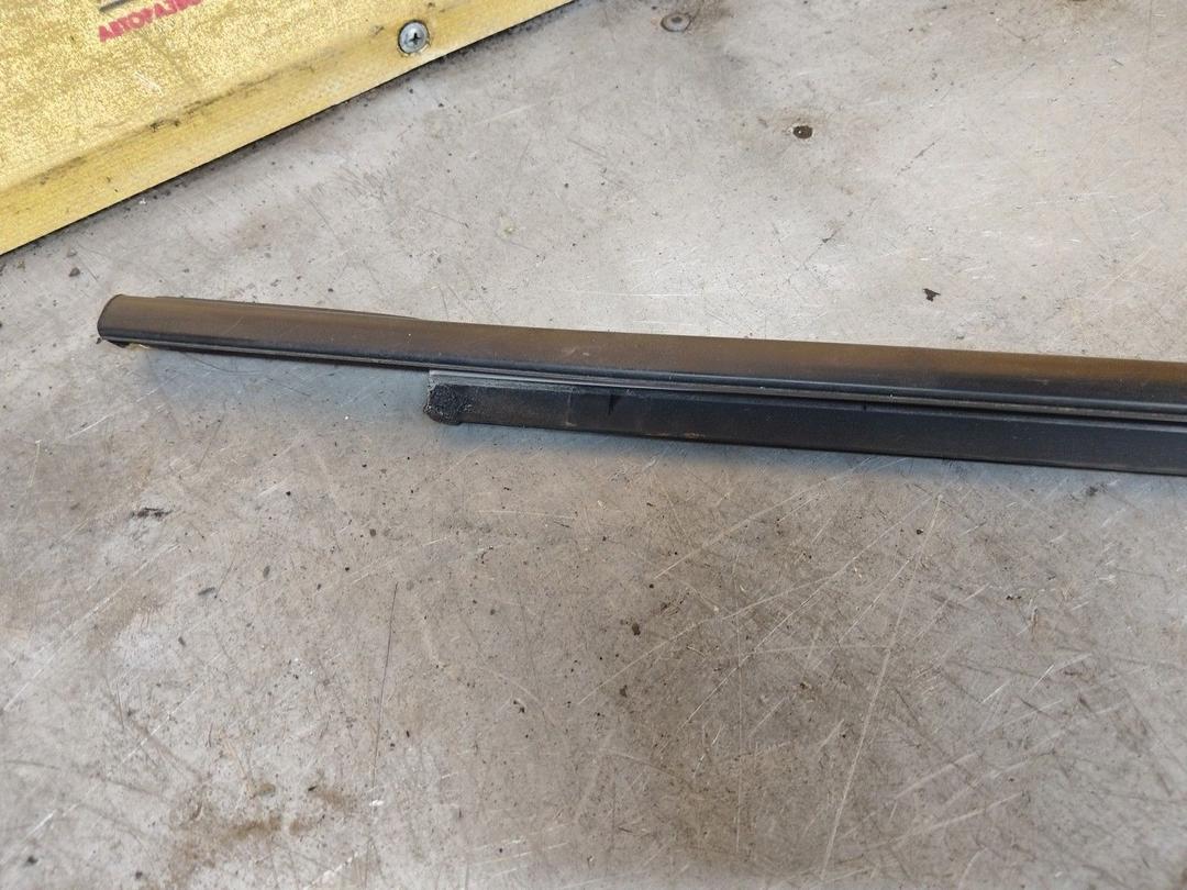 Молдинг стекла двери передней правой наружный XCTWLL Hyundai Trajet купить