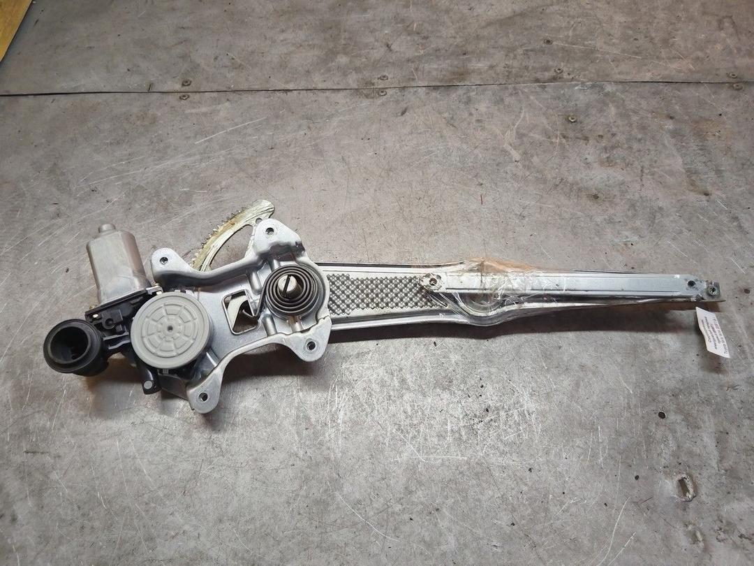 Стеклоподъемник электрический передний правый BB66FV Toyota Yaris Verso - Фото 1