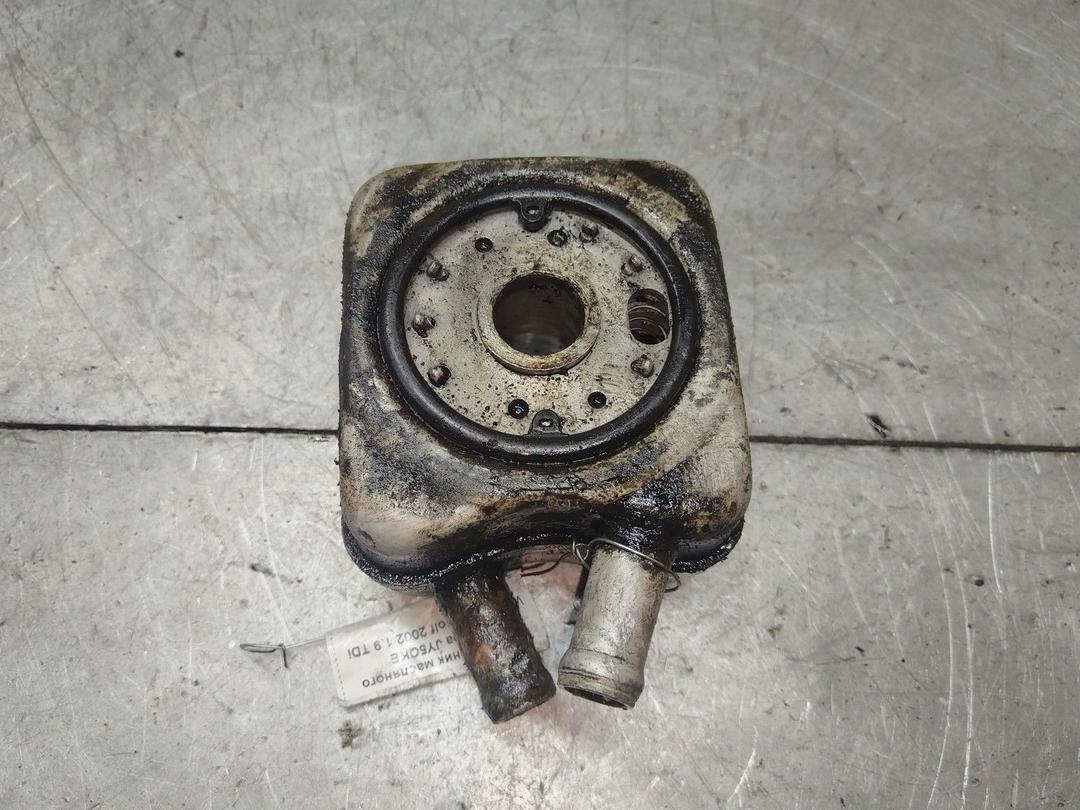 Теплообменник масляного фильтра JY5QKE Volkswagen Golf