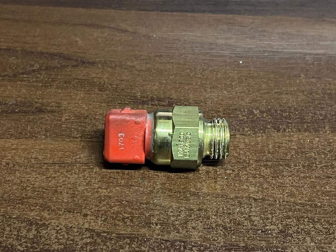 Датчик температуры охлаждающей жидкости GG7F45 BMW X5 E53