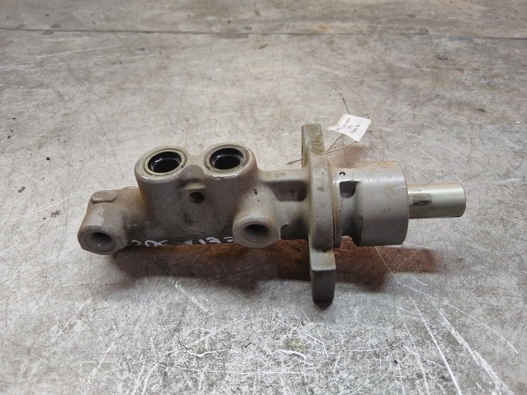 Цилиндр тормозной главный 8KWYEL Peugeot 206